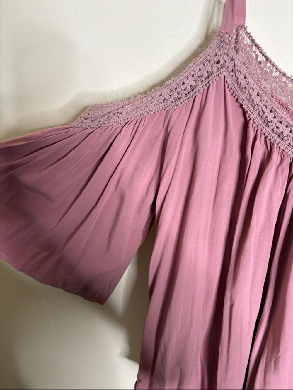 Good Luck Gem Mauve Crochet-Trim Cold-Shoulder Camisole - Picture 3 of 3